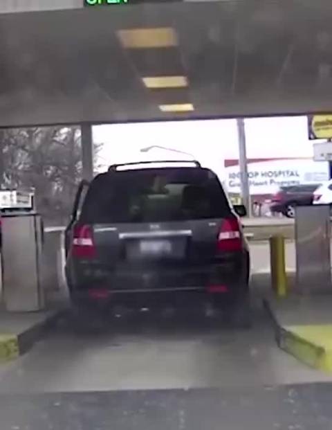 SUV：哥是越野，哥就是这么任性……    ​