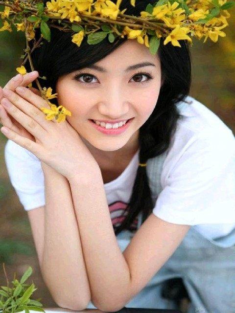 景甜刚出道还是校花的晶莹剔透照,那时候的她真清纯啊