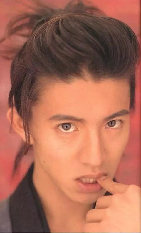 木村拓哉和金城武,巅峰时期的长相,哪个更帅?