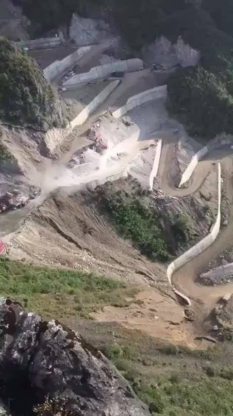 云南东川感受四十八道拐，  直播车市全球车市新能源车市  ​