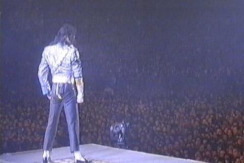 一场演唱会60多万人观看,他的魅力甚至能杀人