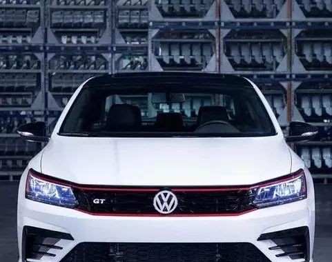 大众Passat GT推出了，加入碳纤维设计，你会考虑吗？