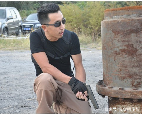 赵本山在东北为什么无人敢惹？全靠他们四个，个个来历不凡！