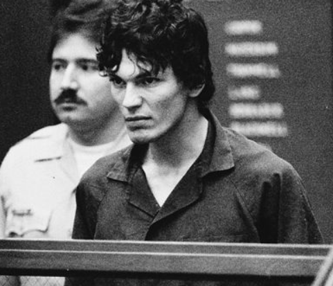 美国吸血鬼杀手,连夺19命,含一华裔少女,因太帅