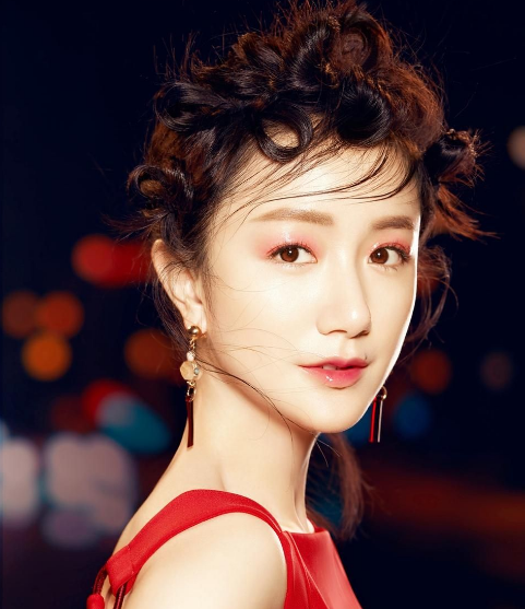 扒扒李卫当官主演现状顾盼儿扮演者一个消失一个复出无人识