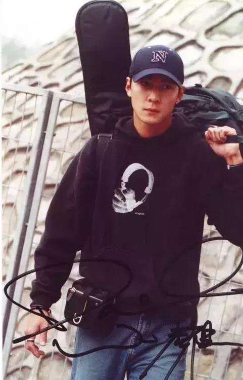 吴彦祖自爆不如谢霆锋帅 看看两人年轻时候的照片谁帅?