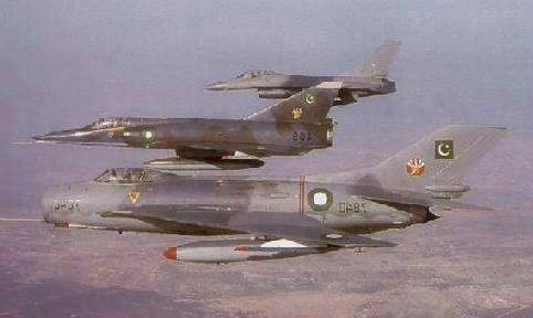 中国产战机被埋到沙漠里几十架,挖出来的时候