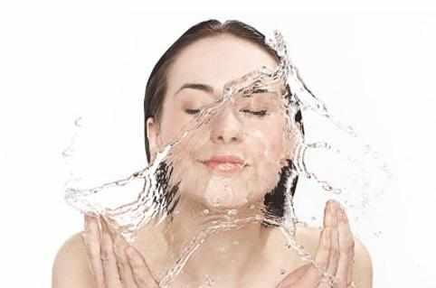 面部红血丝就是指面部的毛细血管扩张所引起的