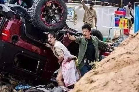 国产最强越野车高速遭遇“瘸腿”，厂家竟然这么回复...