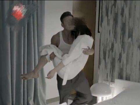 �ҳ����������û�ڣ���Ů��ϴ��ʱ����˵��һ�仰���Ҹе�����