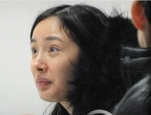 31岁江疏影素颜脸崩? 跟同岁的杨幂相比, 没打
