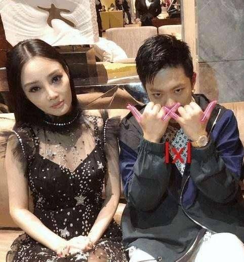 李小璐夜宿门风波未果，摄影师讲述其中过程，有三个人在说谎