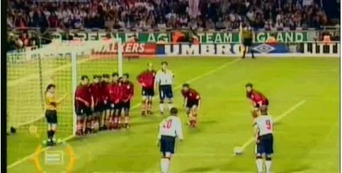 比赛什么情况下裁判会判罚前场禁区内任意球,