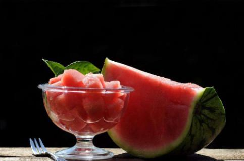 别请黑人吃西瓜, 在美国请黑人吃西瓜工作不保