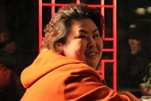 她是宁浩电影御用配角，体重200斤被誉为虎妻，彪悍气质过目不忘