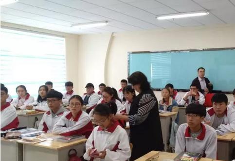 加拿大的霍莉·梅奥女士造访昌邑一中，所为何事？