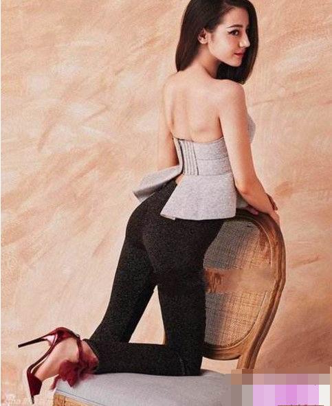 女明星腿缝越来越大了