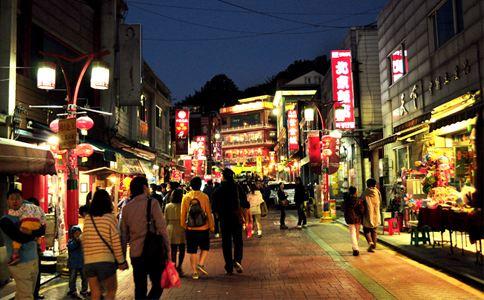 为何中国游客去韩国旅游时只会购物?难道真是