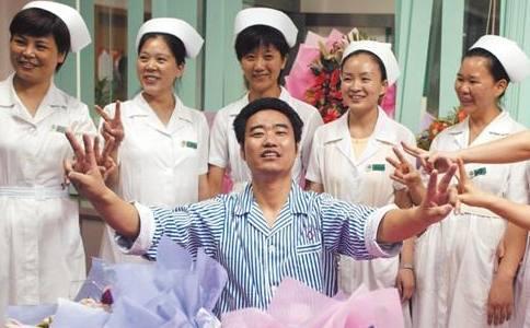孙俪“养狼”曾被道德绑架，网友：谁还记得丛飞？养了一群白眼狼