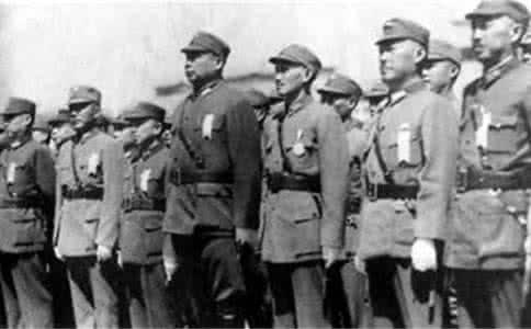 英舰炮击炸死老百姓, 这军阀让一个军在长江两岸打, 击毙英舰司令