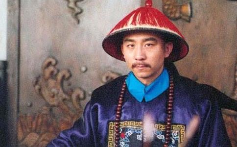 明代在杭州发生一件事让百姓群情激愤:岳飞墓前的两个跪像丢了!