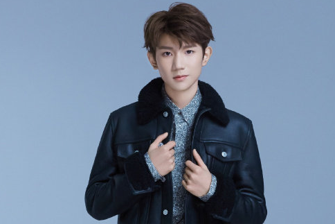 棱角分明的脸庞,王源备受国外媒体关注,今年是