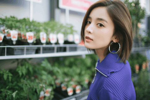 古力娜扎花房露肚脐眼摆拍, 不系裤腰带, 大姐回