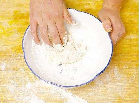 做馒头的时候怎么用酵母粉发面?