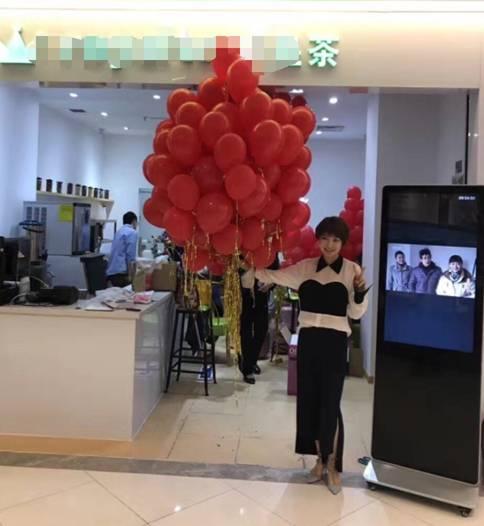 赵本山旗下美女，模特出身曾获力捧，今结婚生子卖奶茶