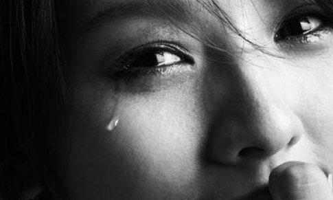 60岁还在忍受家暴,离婚、报警丢不起那人,家暴