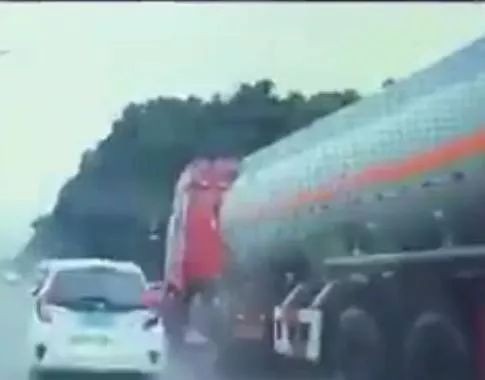 坟头草两米高，这神车技，“兰博基尼”飞度真不是盖的！