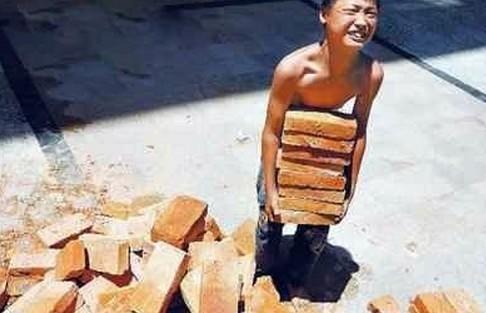 原来易烊千玺家庭背景这么牛，难怪从小被人叫“千总”