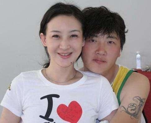 买红妹与前夫孙楠离婚9年仍单身，曾想过自杀的她如今凤凰涅槃！