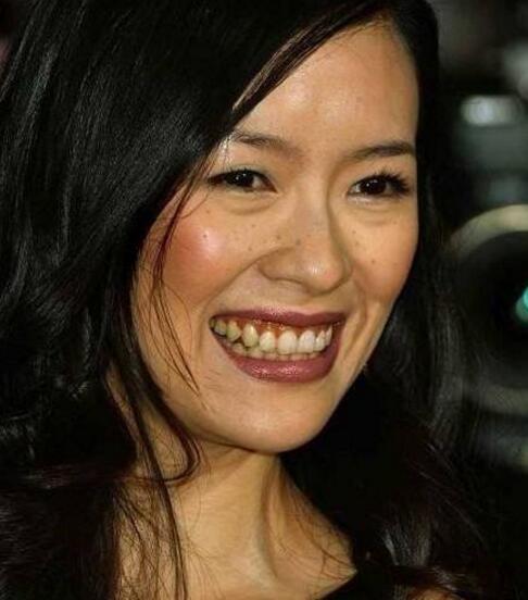 而人红是非多,近日网友翻出了章子怡和前男友的照片让人大跌眼睛