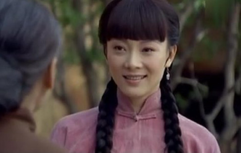 出生艺术世家，获奖无数，如今40岁依旧美如天仙