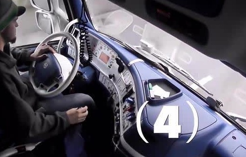 实拍:司机驾驶沃尔沃12速变速箱大卡车，看看他是怎样换挡的