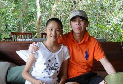 人生赢家关晓彤20岁开奔驰男友是鹿晗?更厉害