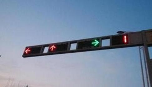 左转弯是红灯，到底能不能掉头？看完终于不纠结了！