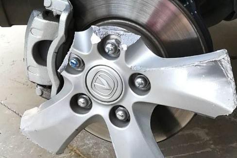 同是轮毂断裂 长安车主操作不当宝骏车主全额赔偿