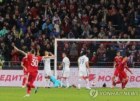 最近韩国国家队的热身赛都打得非常糟糕,先是