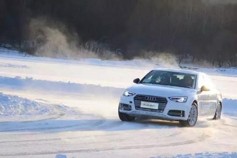 车长4米8，搭载2.0T+7挡双离合，在冰面上玩起漂移来怎样？