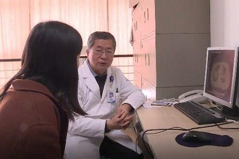 感冒发烧不见好,去医院检查后原因让人想不到