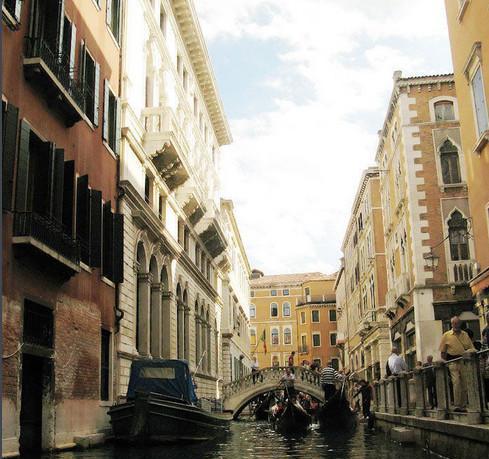 澳门威尼斯人娱乐场-Venetian Macao Casino比美剧堕落更危险的是我们的编剧也相信“人性屈从于欲望”