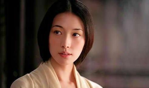 30岁成台湾第一名模，如今身价120亿，陈冠希却指名道姓怒骂她？