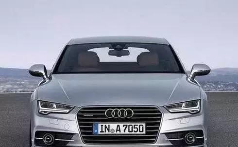 大众奥迪A7蓄电池安装位置