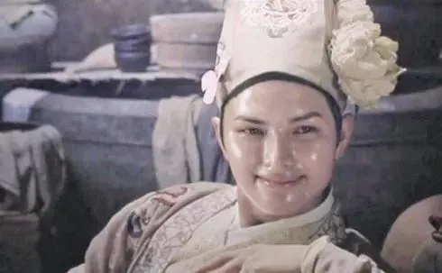 化妆教程 | 高光+修容，画出“玻尿酸式”苹果肌!