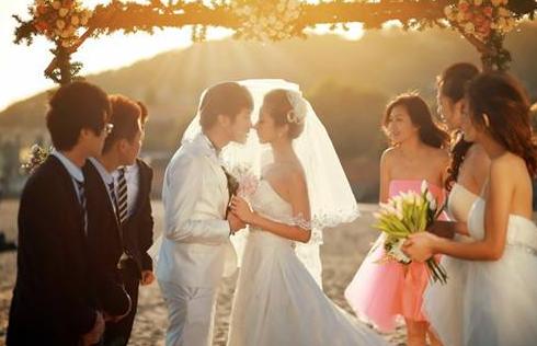 和老公离婚那天，公公对我说一话，我当着婆婆的面撕了离婚证