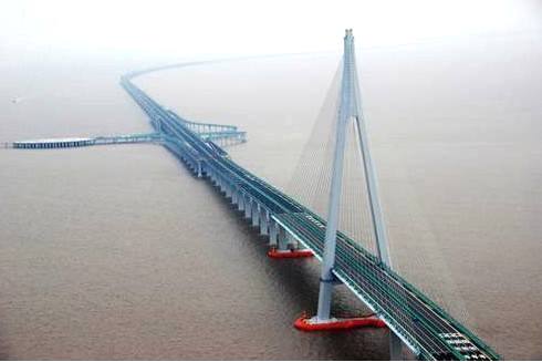 港珠澳大桥主体具备通车条件 超级工程助力粤