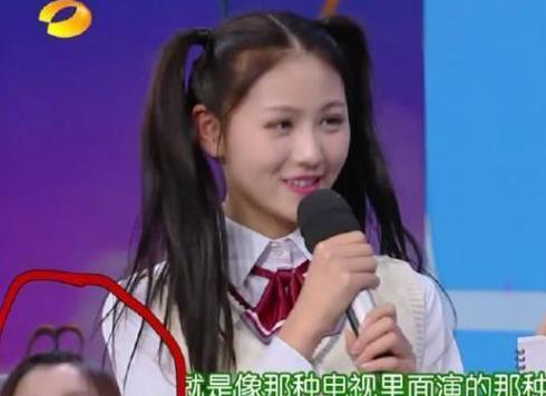 《快乐大本营》首现大批网红女，有位显得很是做作，无力吐槽！