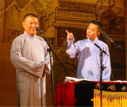德云社惨淡经营九年,2004年却一夜成名,这一年郭德纲